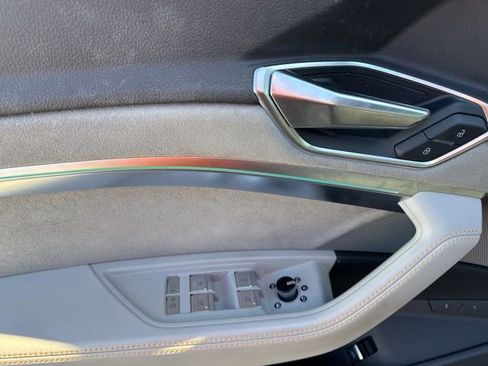 Used 2022 Audi e-tron Chronos w/ Chronos Package image 10