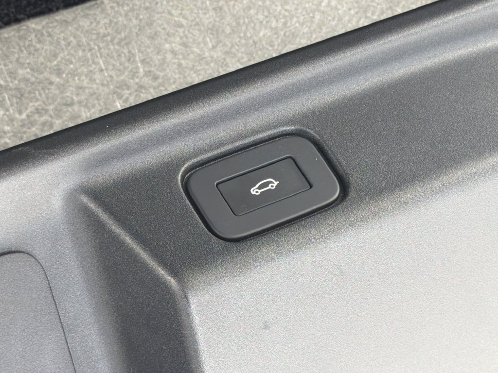 Used 2025 Land Rover Range Rover SE AWD/4WD image 9