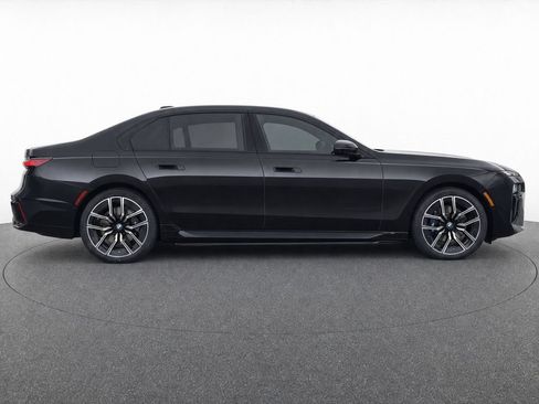 Used 2023 BMW i7 xDrive60 AWD/4WD image 2