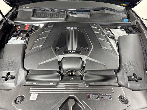 Used 2021 Bentley Bentayga AWD/4WD image 21