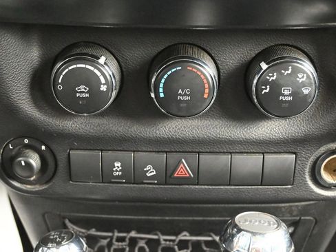 Used 2014 Jeep Wrangler Unlimited Sport w/ Quick Order Package 24S AWD/4WD image 18