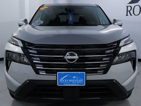 Used 2024 Nissan Rogue SV image 2