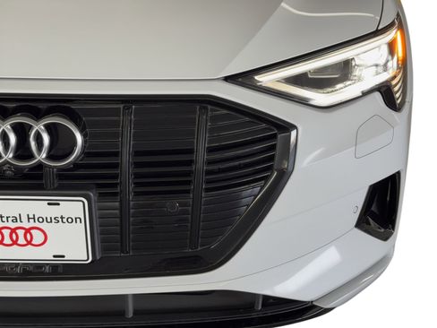 Used 2023 Audi e-tron Premium w/ Convenience Plus Package image 11