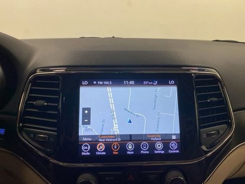 Used 2021 Jeep Grand Cherokee Limited w/ Luxury Group II AWD/4WD image 14