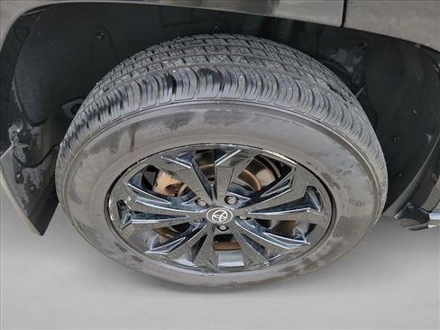 Used 2022 Toyota RAV4 SE image 10