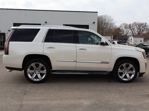 Used 2015 Cadillac Escalade Premium image 9