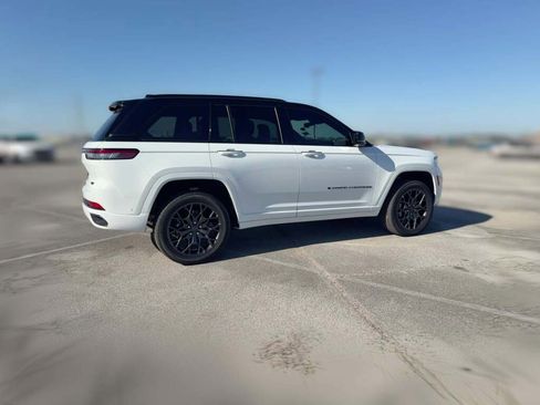 New 2025 Jeep Grand Cherokee Summit image 13