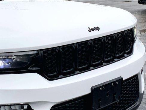 Used 2023 Jeep Grand Cherokee Limited w/ Black Appearance Package RWD image 26