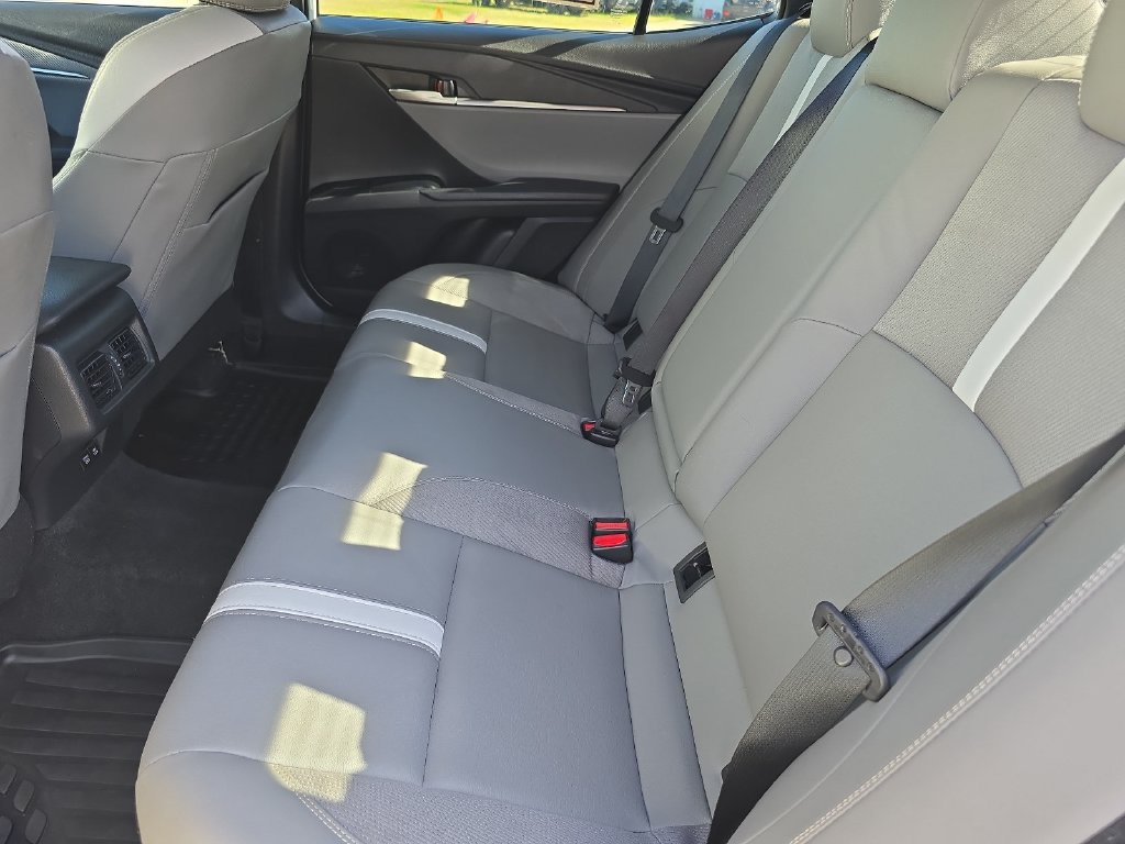 Used 2025 Toyota Camry SE w/ Convenience Package FWD image 34