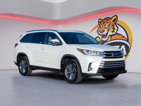 Used 2019 Toyota Highlander XLE image 3