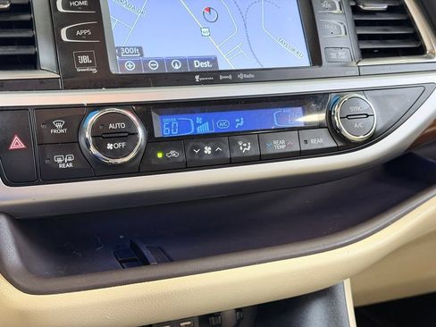 Used 2019 Toyota Highlander Limited FWD image 52