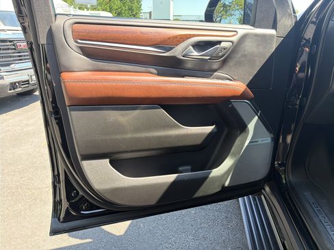 Used 2024 GMC Yukon XL Denali Ultimate AWD/4WD image 14