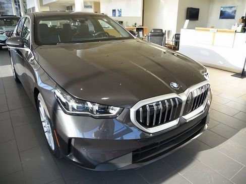 Certified 2024 BMW 530i xDrive w/ Premium Package image 5