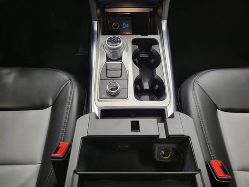 Used 2022 Ford Explorer XLT w/ Equipment Group 202A image 17