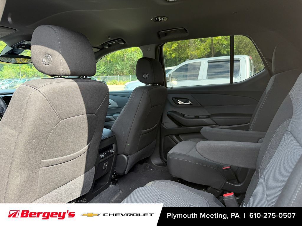 Used 2023 Chevrolet Traverse LT w/ LPO, Cargo Package FWD image 10