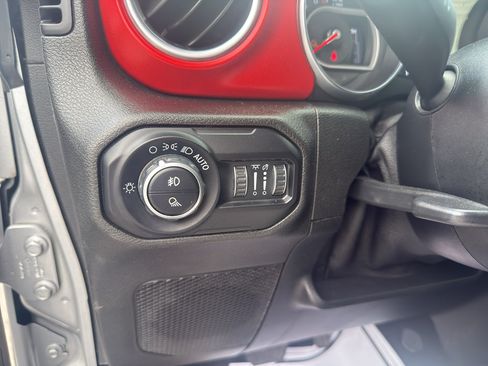 Used 2020 Jeep Gladiator Rubicon AWD/4WD image 13