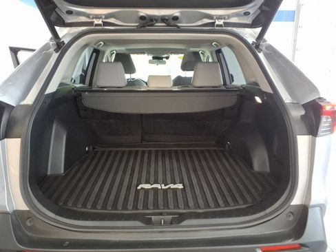 Used 2022 Toyota RAV4 XLE Premium image 15