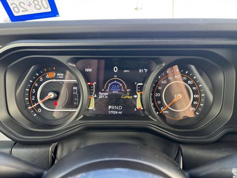 Used 2025 Jeep Wrangler Unlimited Sahara AWD/4WD image 39