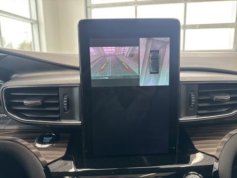 Used 2023 Ford Explorer Limited w/ Limited Technology Package image 26