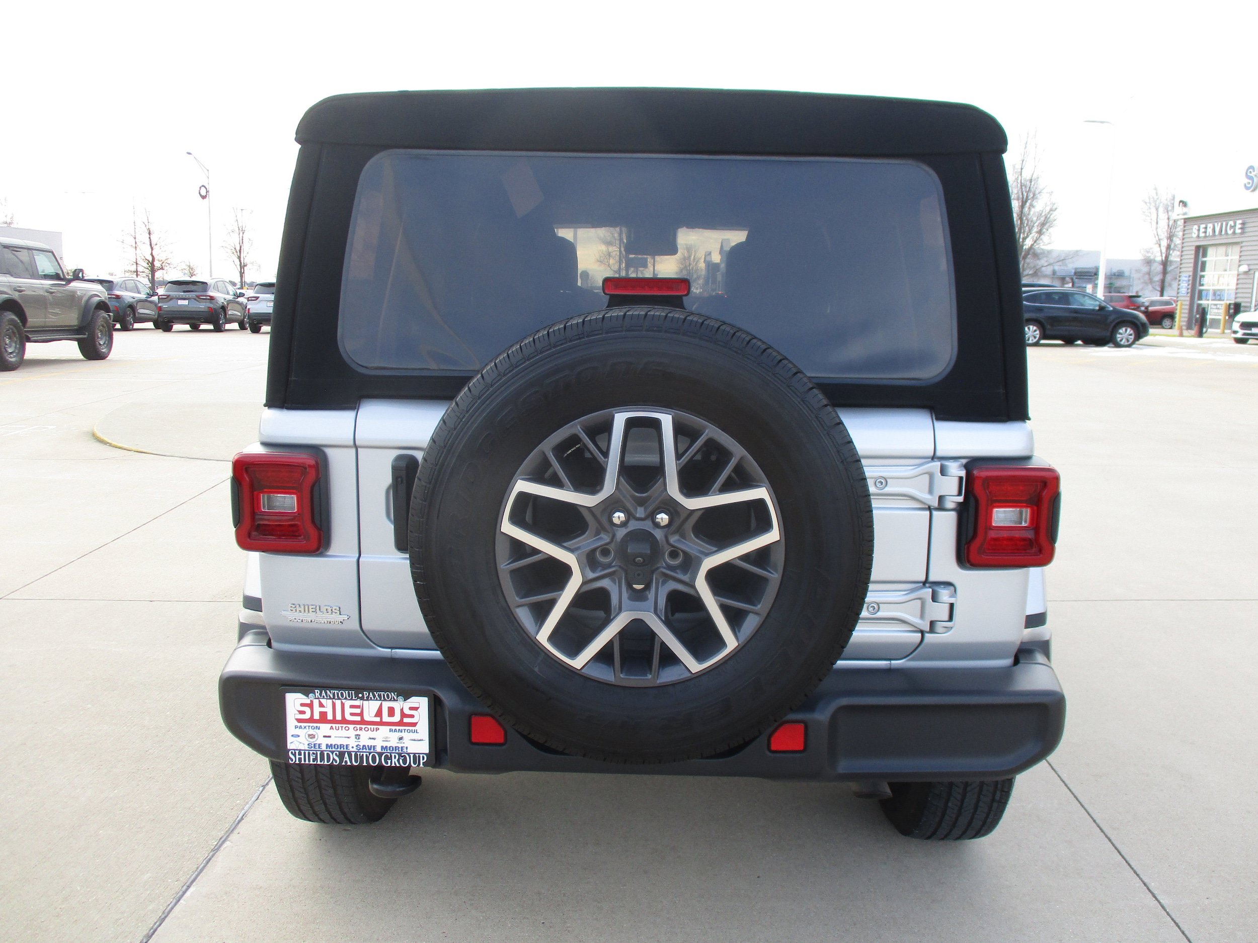 Used 2024 Jeep Wrangler Unlimited Sahara AWD/4WD image 5