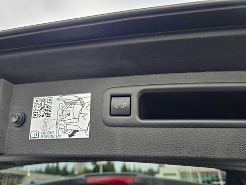 Used 2023 Toyota Highlander Limited image 18