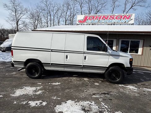 Used 2014 Ford E-250 and Econoline 250 image 2