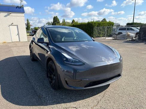 Used 2023 Tesla Model Y Long Range AWD/4WD image 3