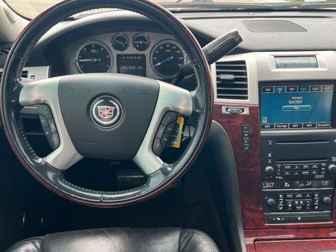 Used 2009 Cadillac Escalade AWD image 14