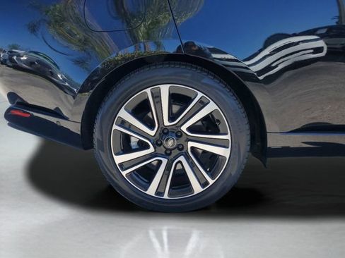 Used 2023 Land Rover Range Rover SE image 7