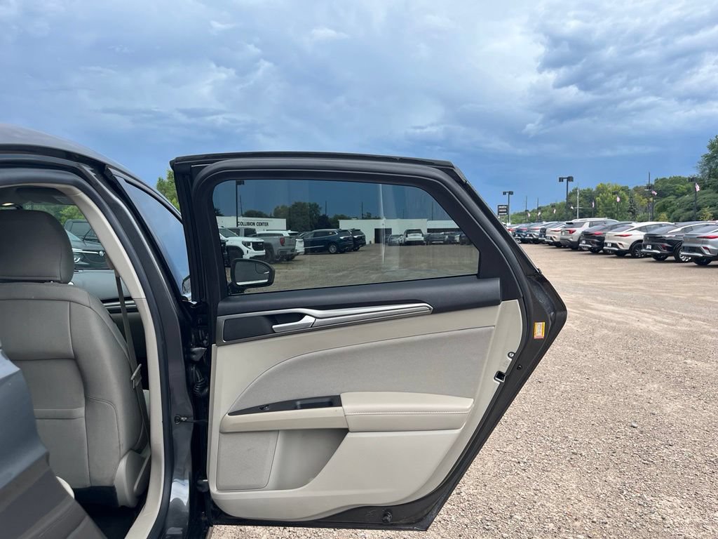 Used 2018 Ford Fusion SE w/ Fusion SE Technology Package FWD image 30