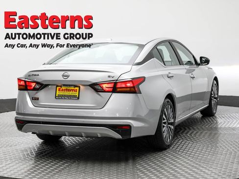 Used 2024 Nissan Altima 2.5 SV image 5