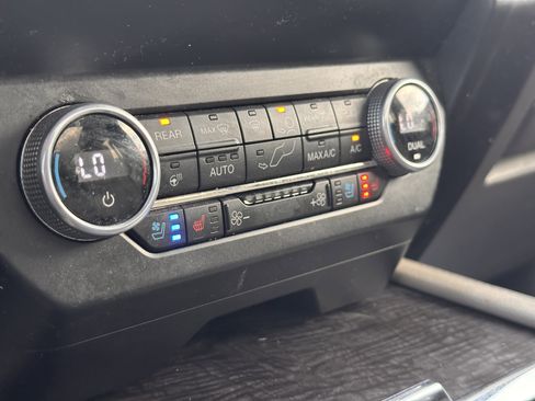 Used 2021 Ford Expedition Limited image 16