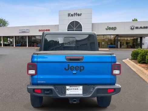 Certified 2023 Jeep Gladiator Sport AWD/4WD image 5