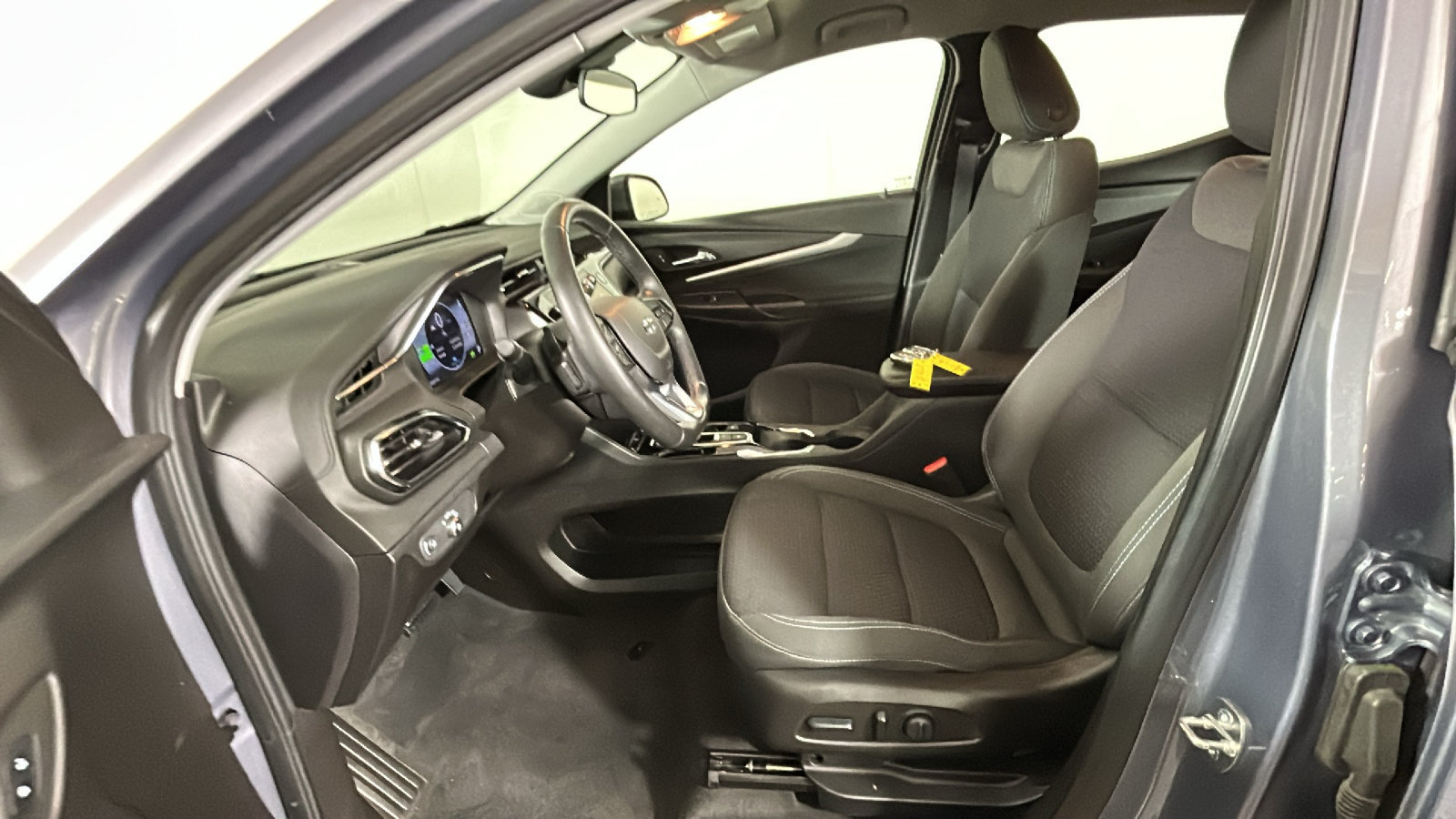 Used 2023 Chevrolet Bolt EUV LT w/ Comfort Package FWD image 14
