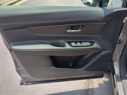 Used 2025 Nissan Murano SV FWD image 12