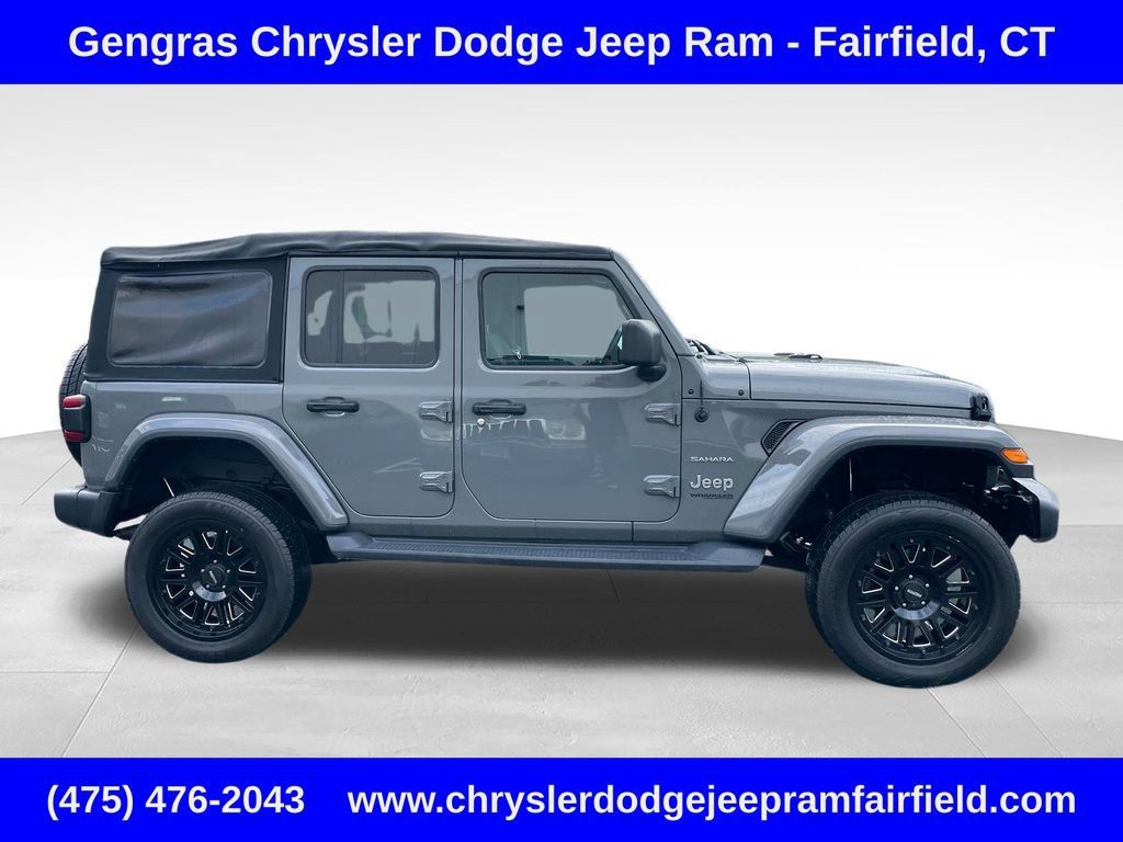 Used 2018 Jeep Wrangler Unlimited Sahara AWD/4WD image 8