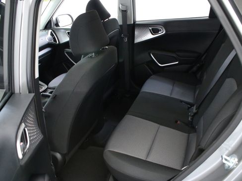 Used 2023 Kia Soul LX w/ LX Technology Package FWD image 23