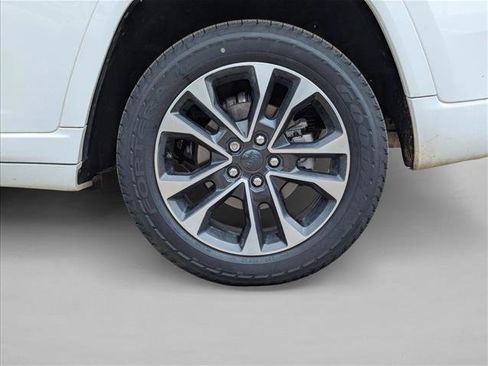 Used 2022 Jeep Grand Cherokee Overland w/ Luxury Tech Group IV AWD/4WD image 9