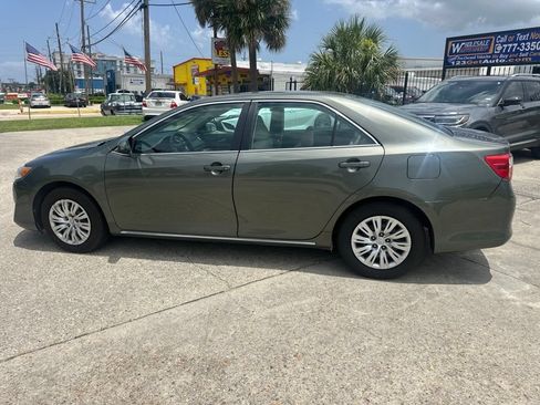 Used 2014 Toyota Camry LE FWD image 5