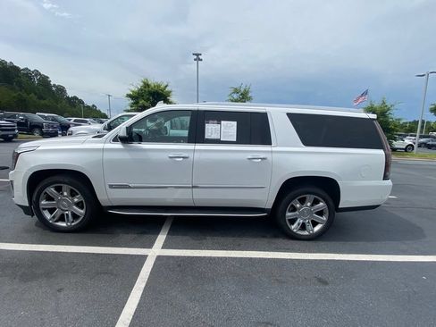 Used 2018 Cadillac Escalade ESV Luxury AWD/4WD image 4