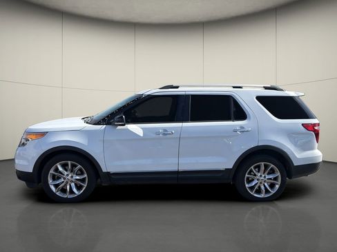 Used 2015 Ford Explorer XLT w/ Equipment Group 202B image 4
