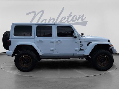 Used 2023 Jeep Wrangler Unlimited Sahara AWD/4WD image 9