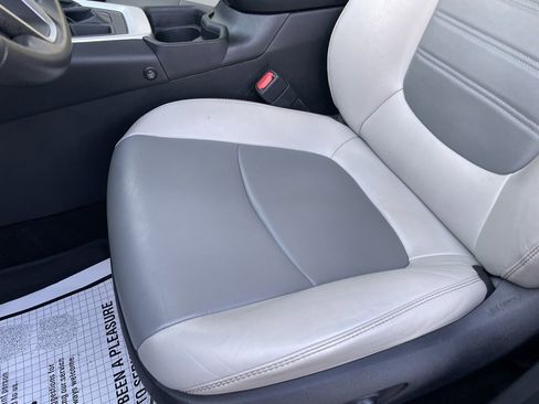 Used 2021 Toyota RAV4 XLE Premium image 21