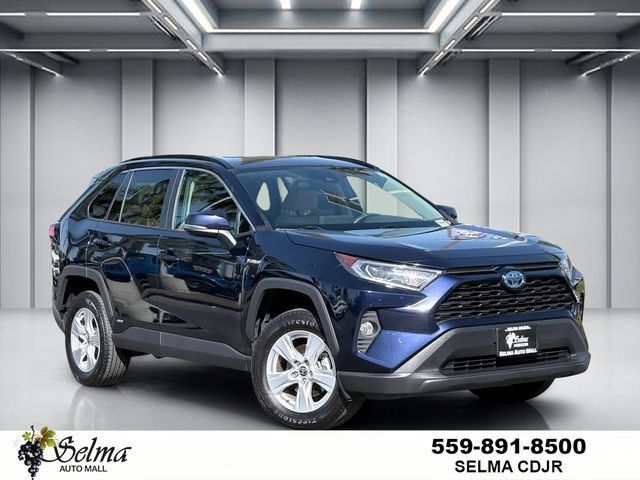 Used 2021 Toyota RAV4 XLE AWD/4WD image 1