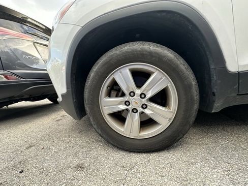 Used 2020 Chevrolet Trax LT w/ LT Convenience Package image 6