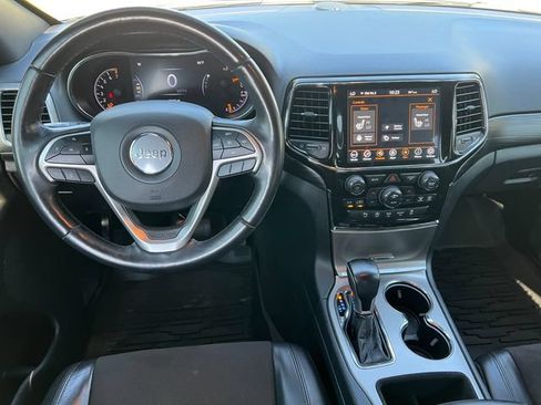 Used 2021 Jeep Grand Cherokee Laredo X AWD/4WD image 3