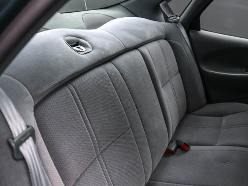 Used 1997 Ford Taurus GL image 6