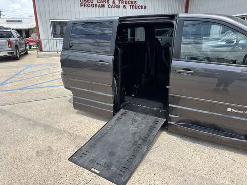 Used 2016 Dodge Grand Caravan R/T w/ Safety Sphere Group FWD image 11