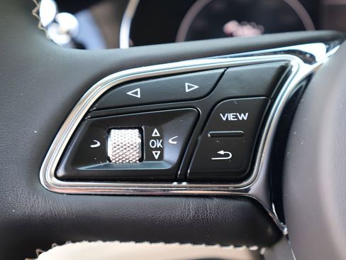 Used 2022 Bentley Bentayga image 26