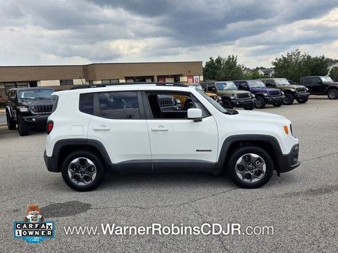 Used 2018 Jeep Renegade Latitude FWD image 15